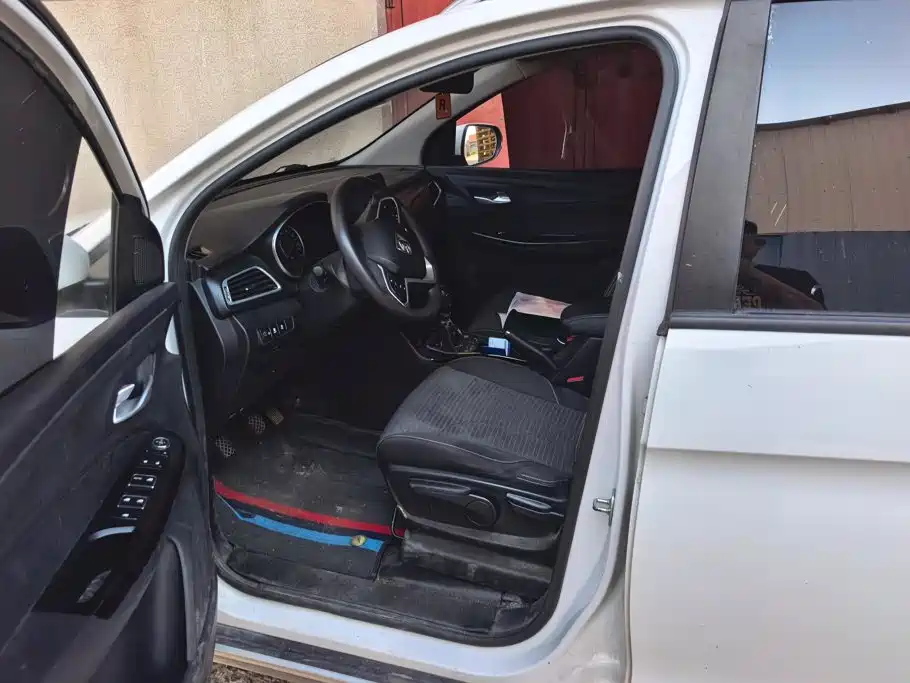 Baojun 730 2020 2019 1.5L Manual Fashion Edition 7-Seater China VI