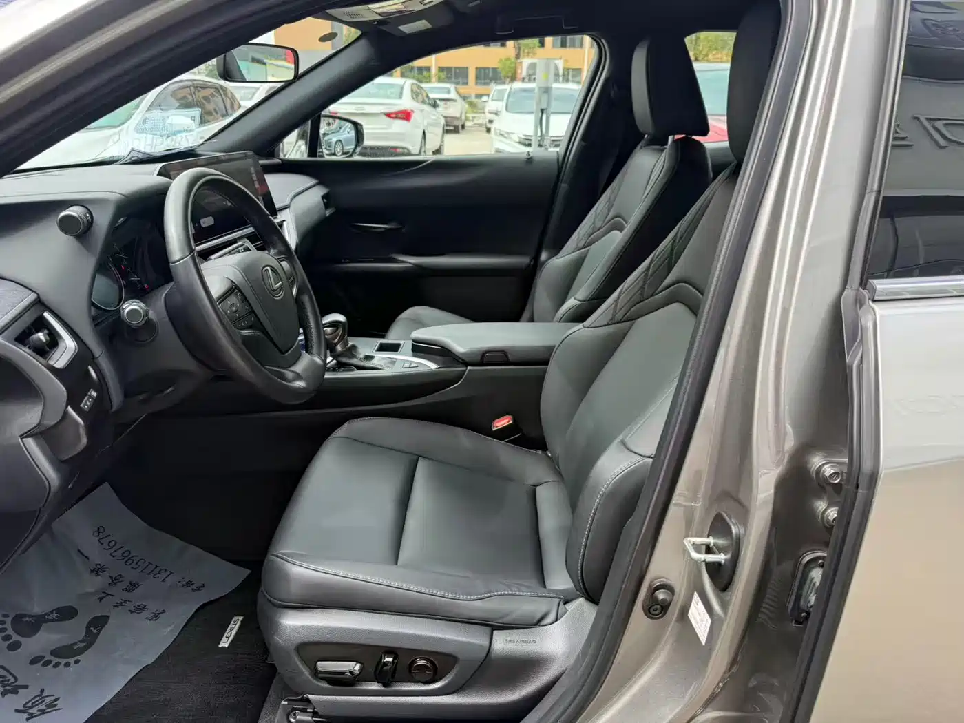 Lexus UX 2022 260h Cool Edition фото 4