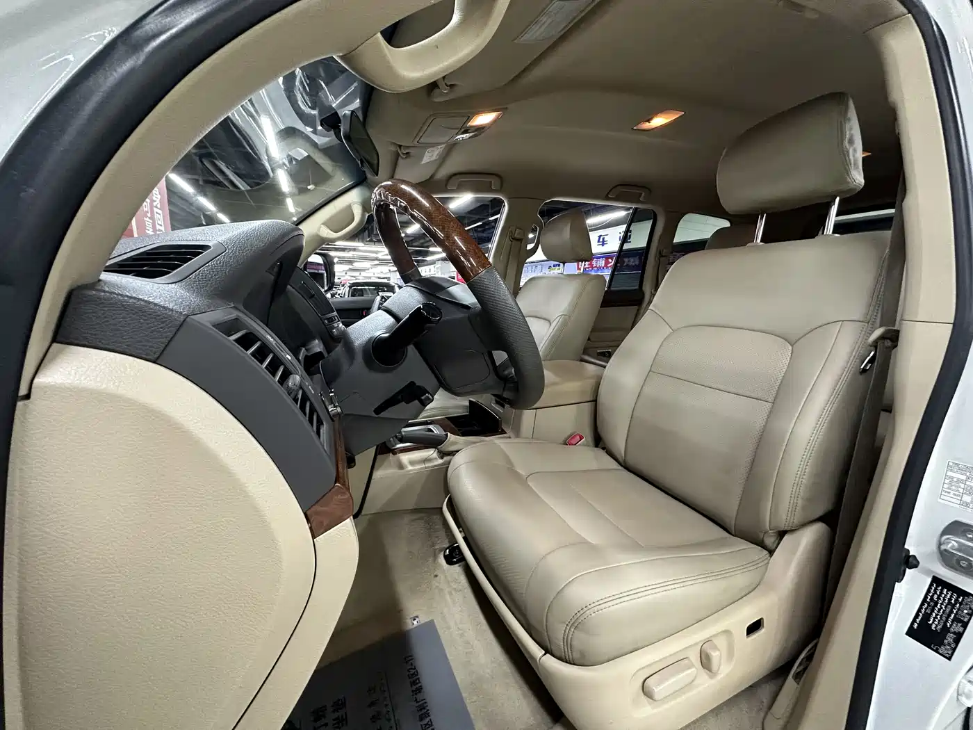 Toyota Land Cruiser (Import) 2015 4.0L V6 Middle East Low Configuration Edition фото 26
