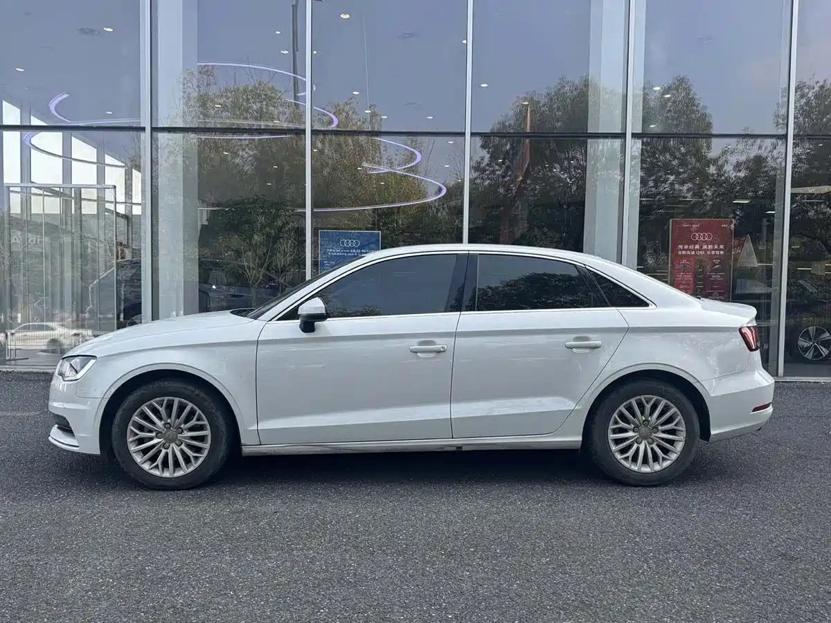 Audi A3 2016 Limousine 35 TFSI Progressive фото 4