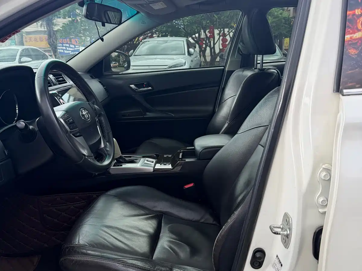 Toyota Reiz 2013 2.5V Elite Edition фото 4
