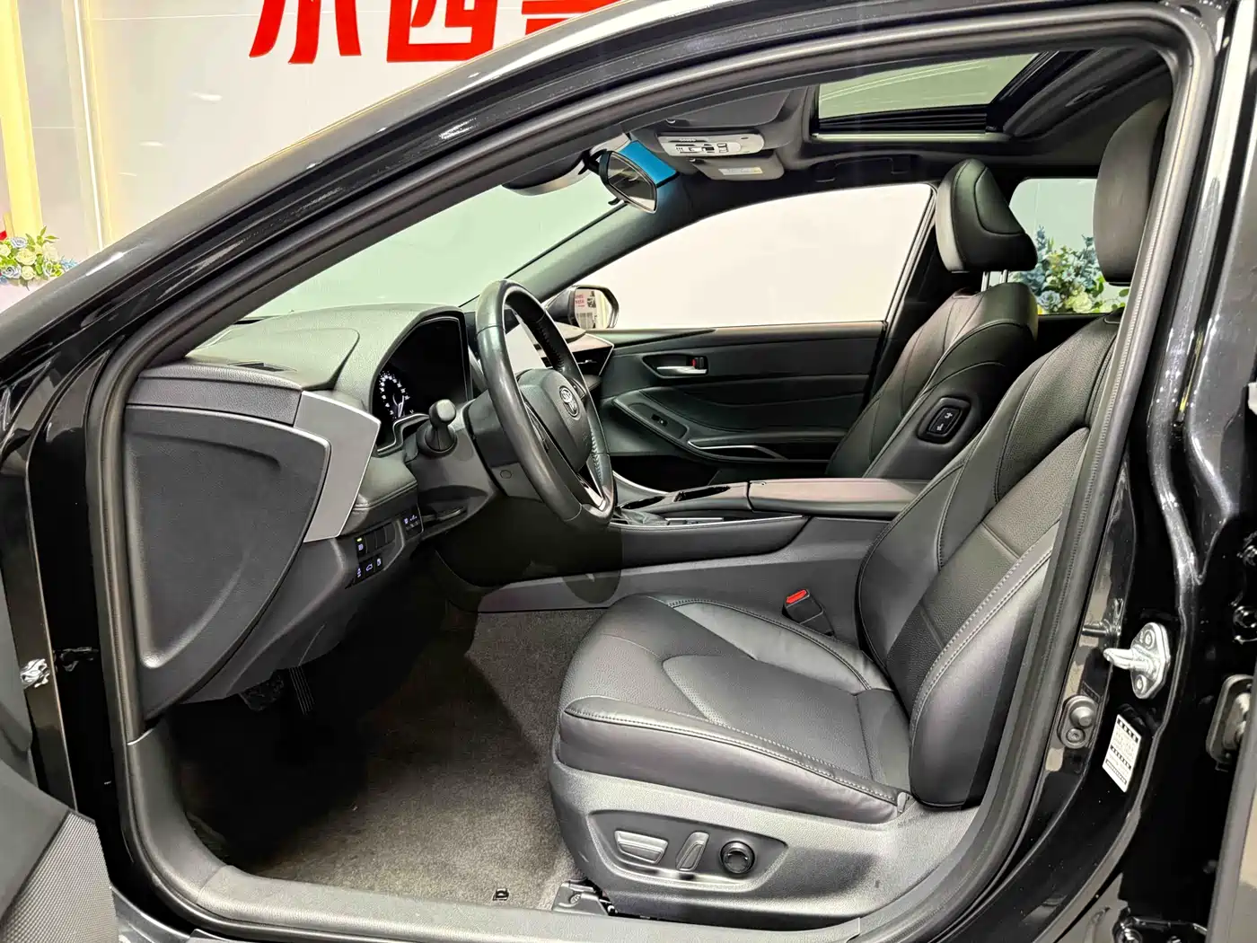 Toyota Avalon 2022 2.0L Luxury Edition фото 7