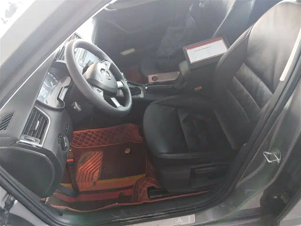 Škoda Octavia 2016 1.6L Automatic Smart Edition фото 11