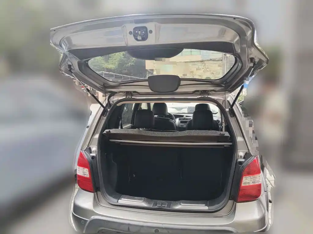 Photo 5 - Nissan Livina