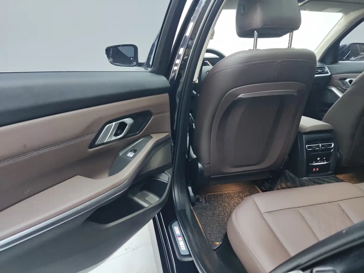 BMW 3 Series 2023 320Li M Sport Package фото 6