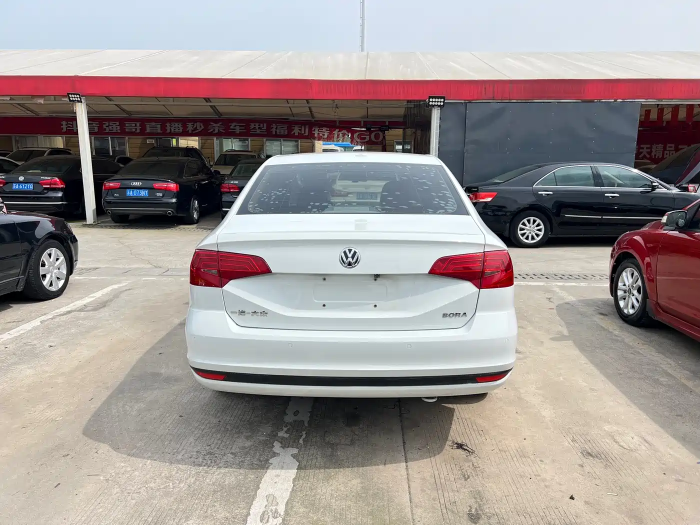 Volkswagen Bora 2017 1.6L Automatic Comfort фото 16