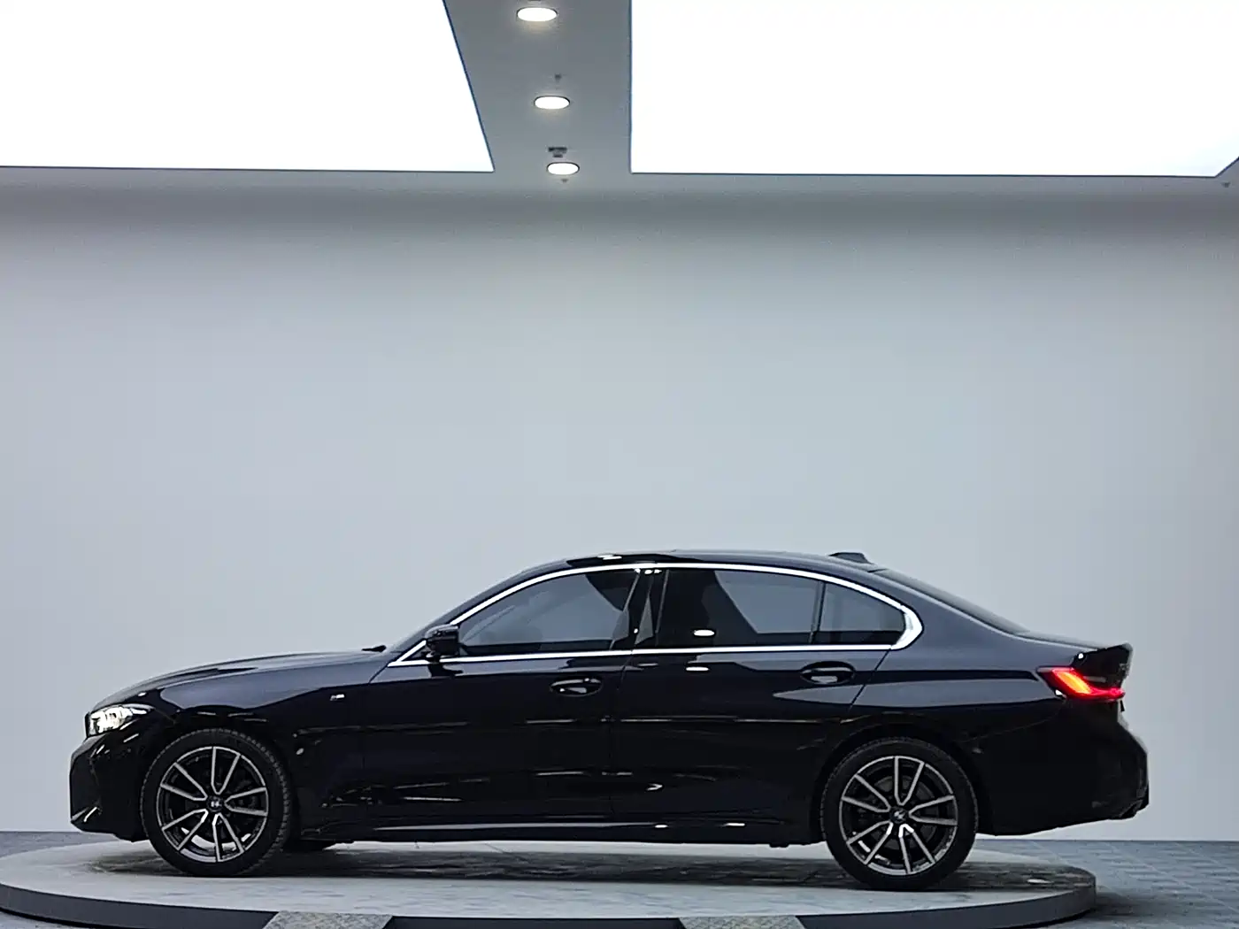 BMW 3 Series 2023 320Li M Sport Package фото 5