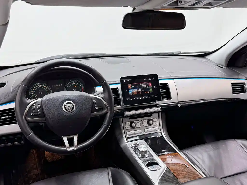 Фото 16 - Jaguar XF