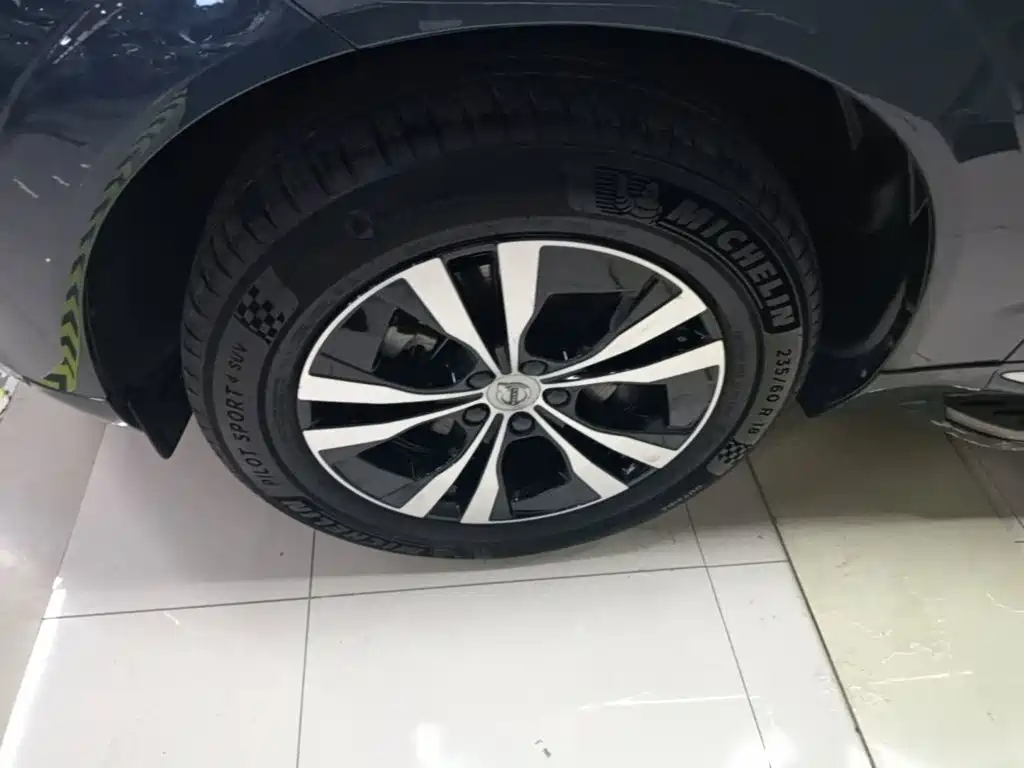 Фото 23 - Volvo XC60