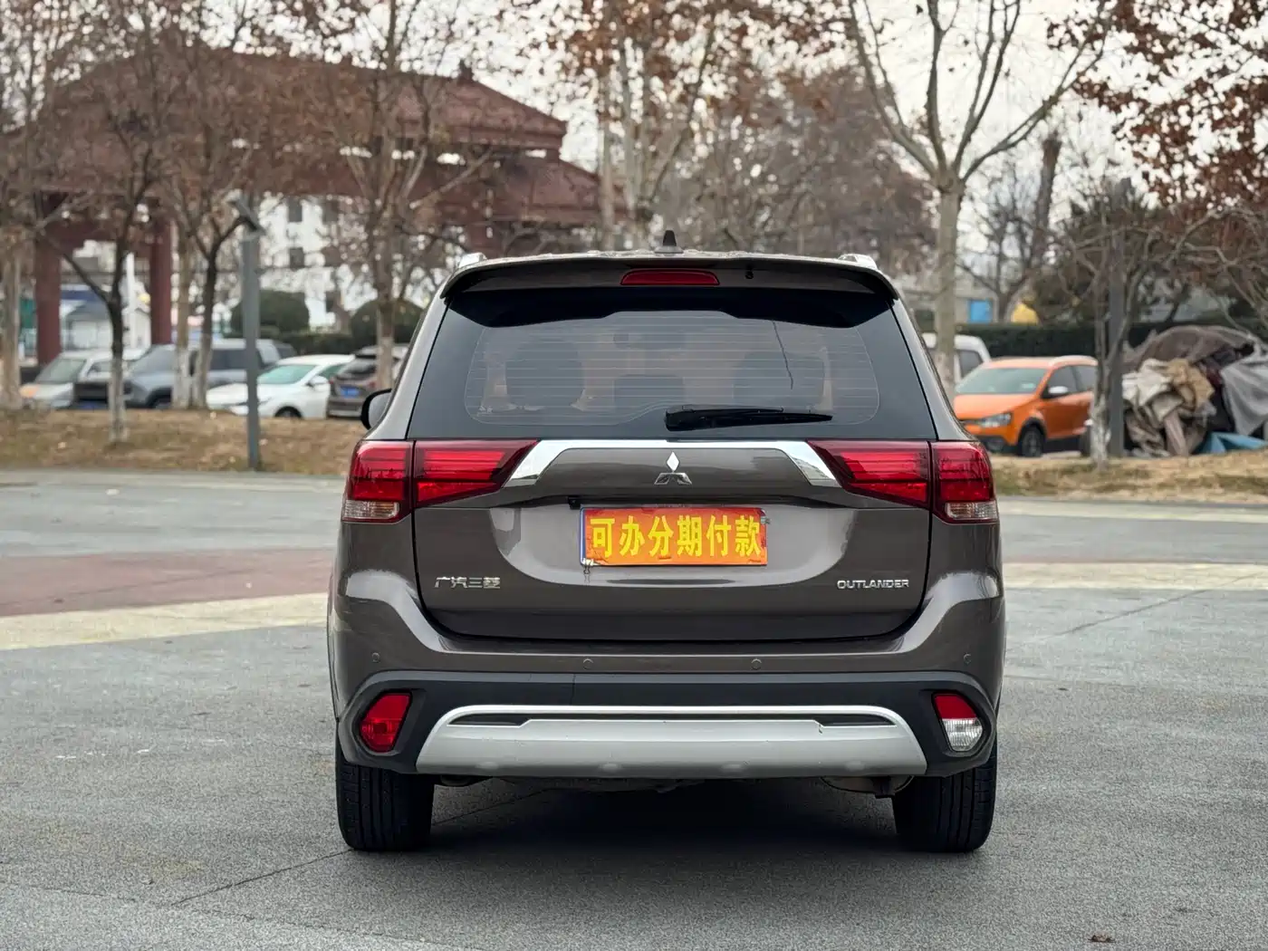 MITSUBISHI OUTLANDER