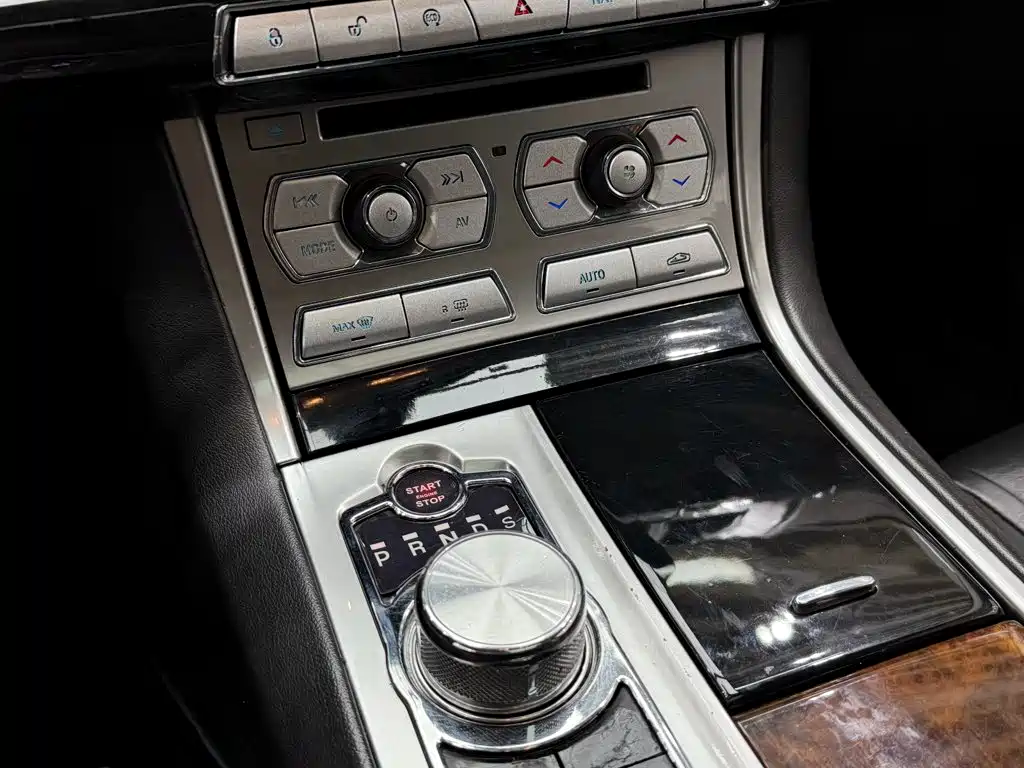 Фото 10 - Jaguar XF