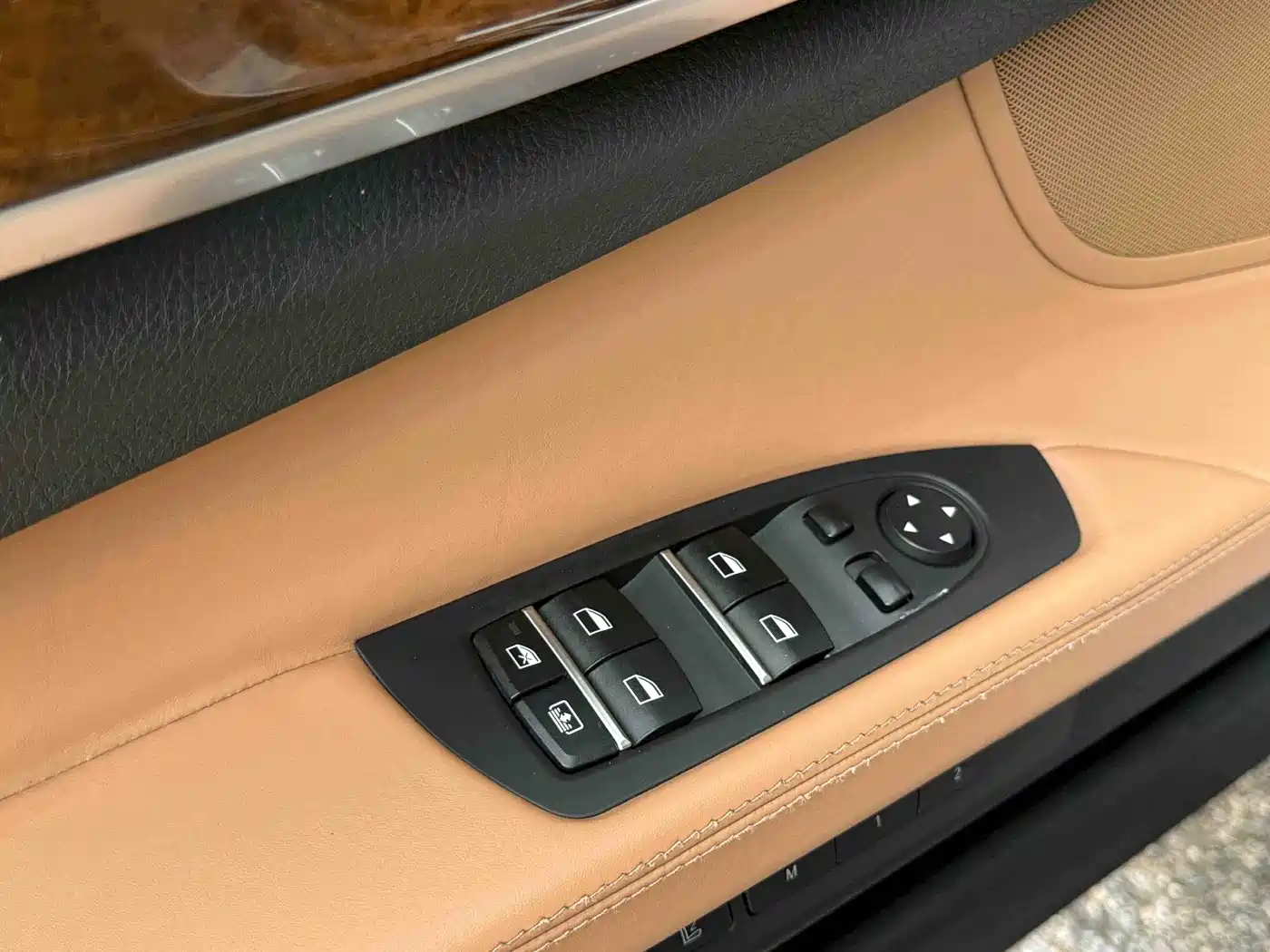 BMW 7 Series 2013 Model 740Li Luxury фото 9