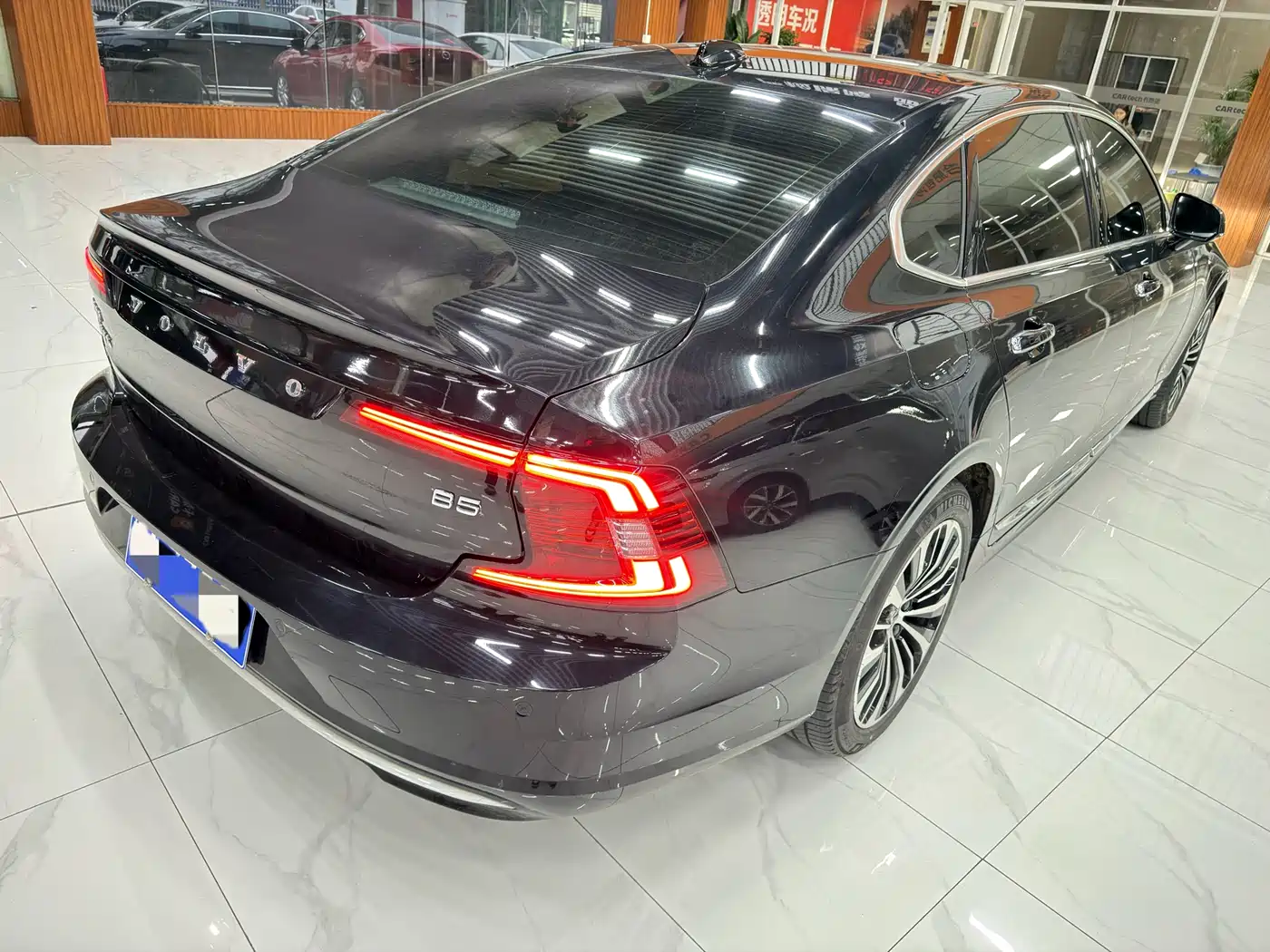 VOLVO S90