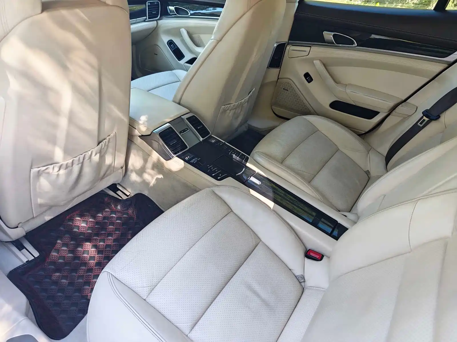 صورة 19 - Porsche Panamera