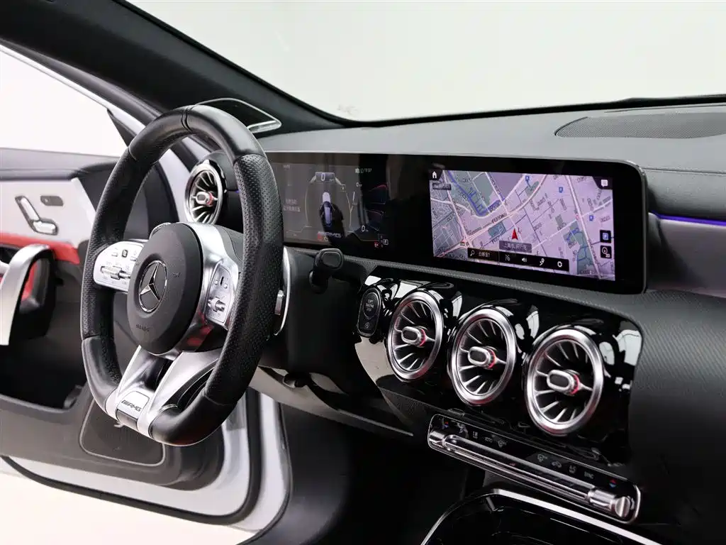 Mercedes-Benz A-Class AMG (Import) 2020 AMG A 35 4MATIC фото 10
