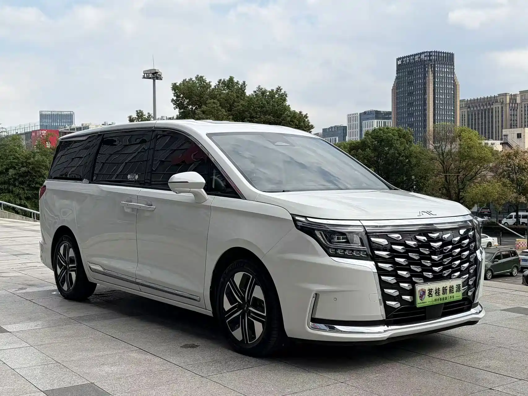 صورة 3 - JAC Refine Refine RF8 PHEV