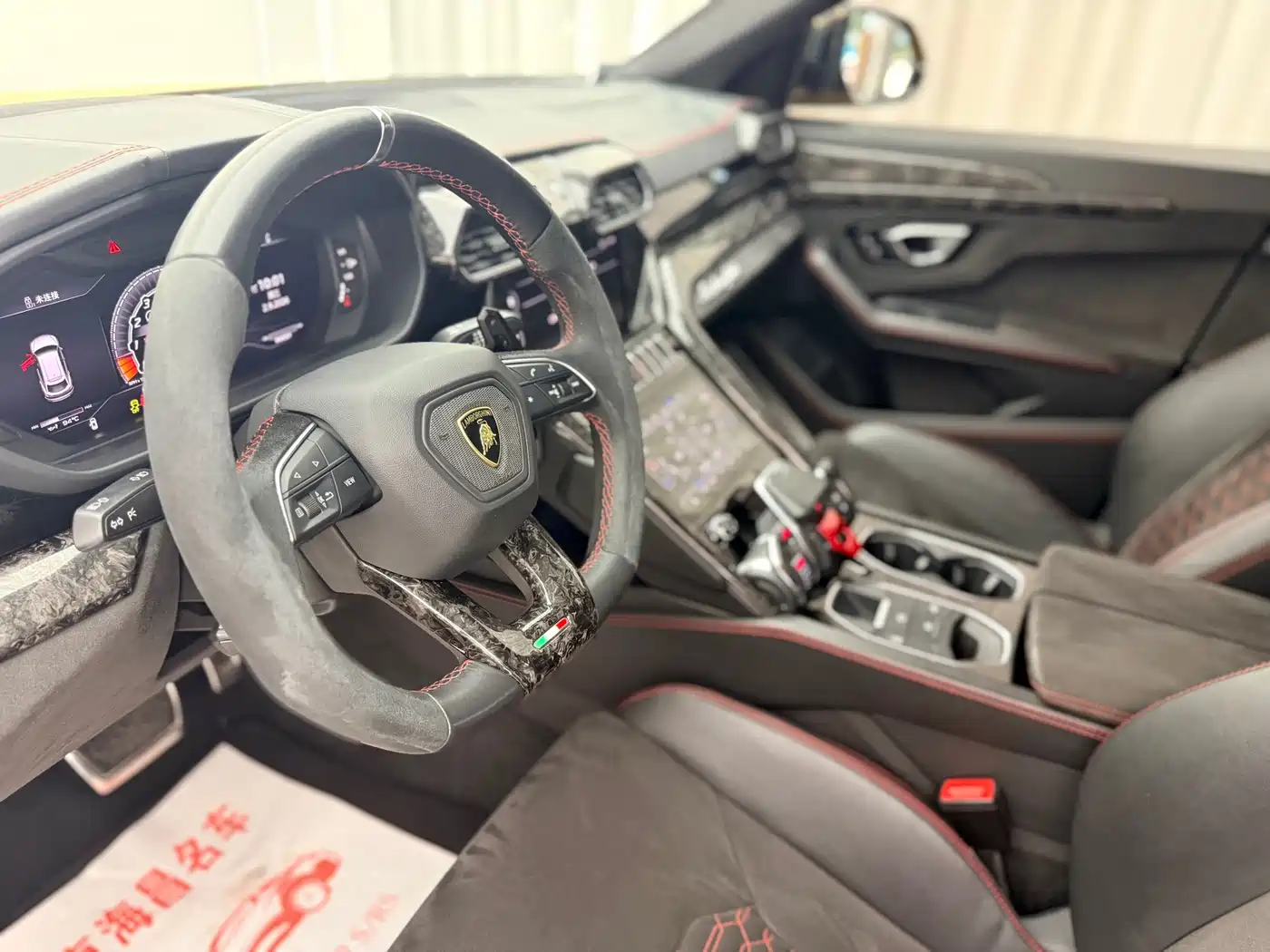 Фото 7 - Lamborghini Urus