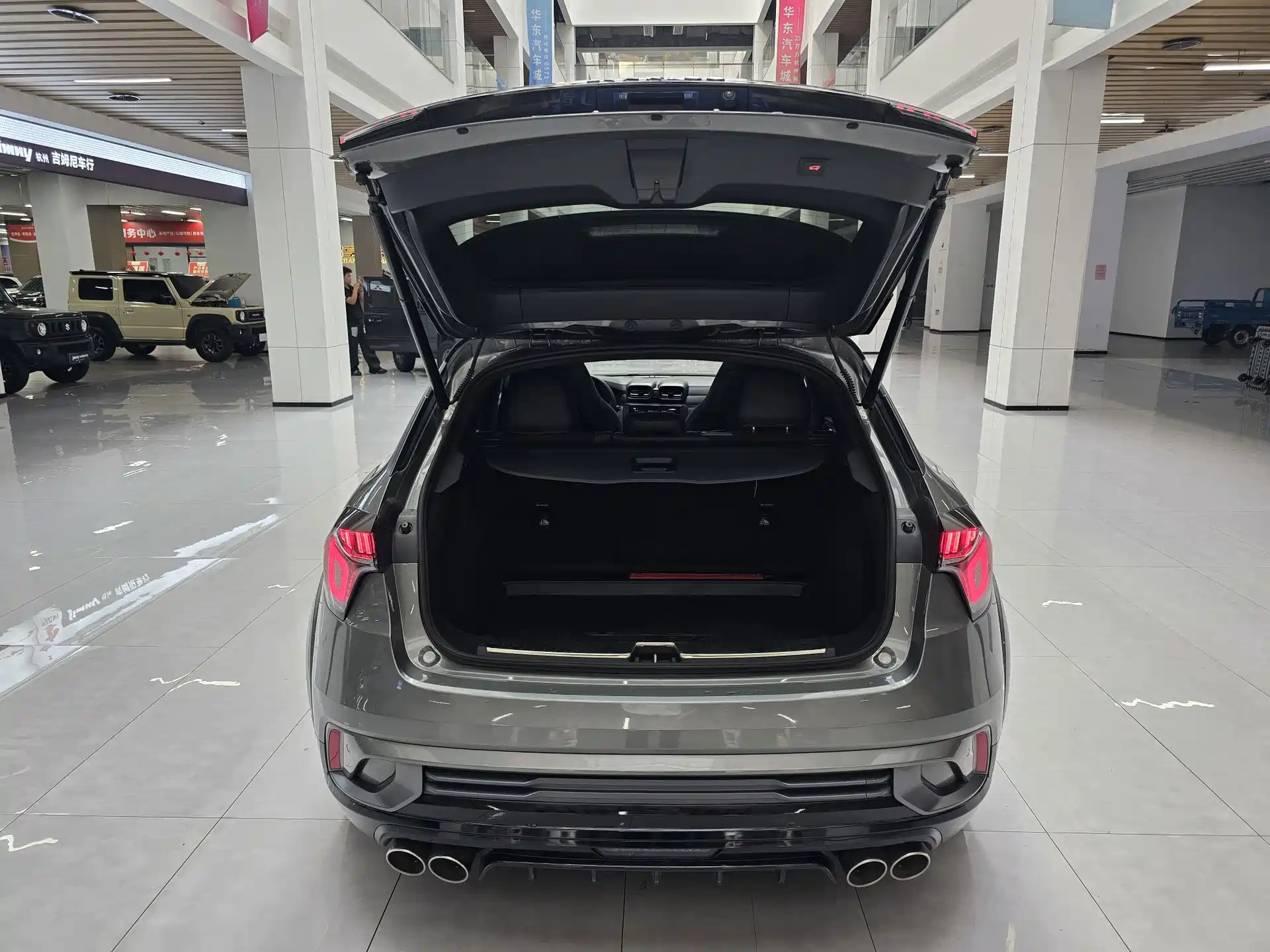 Фото 9 - Lynk & Co 02 Hatchback