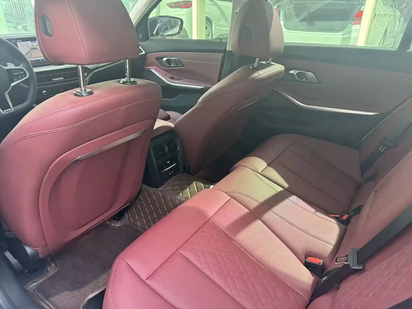 BMW 3 Series 2025 330Li M Sport Night Edition фото 8