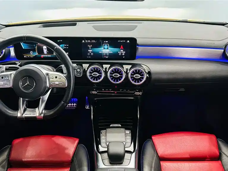 Mercedes-Benz A-Class AMG (Import) 2020 AMG A 35 4MATIC фото 6