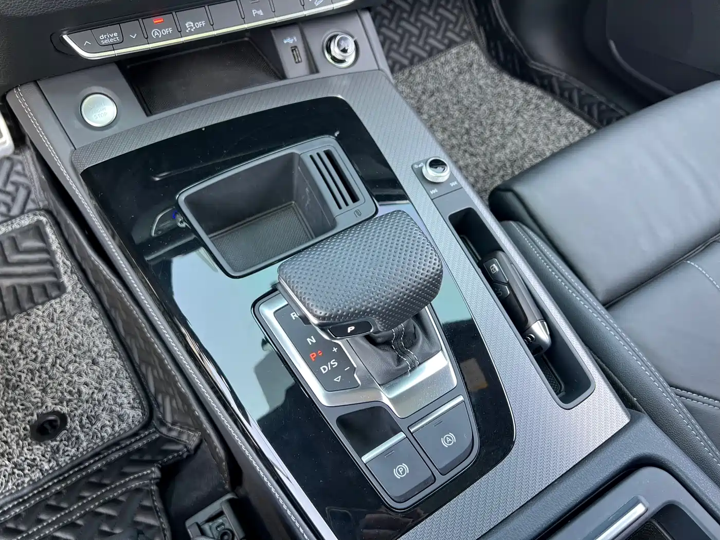 Audi Q5L 2024 Model 40 TFSI Luxury Dynamic фото 18