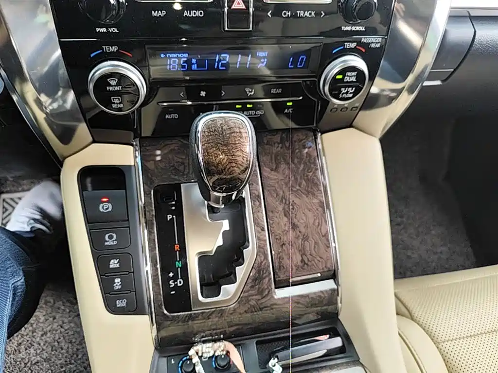 Toyota Alphard 2020 Hybrid 2.5L Premium Edition фото 10