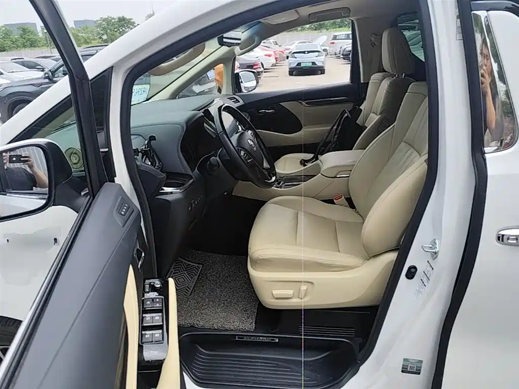 Toyota Alphard 2020 Hybrid 2.5L Premium Edition фото 12