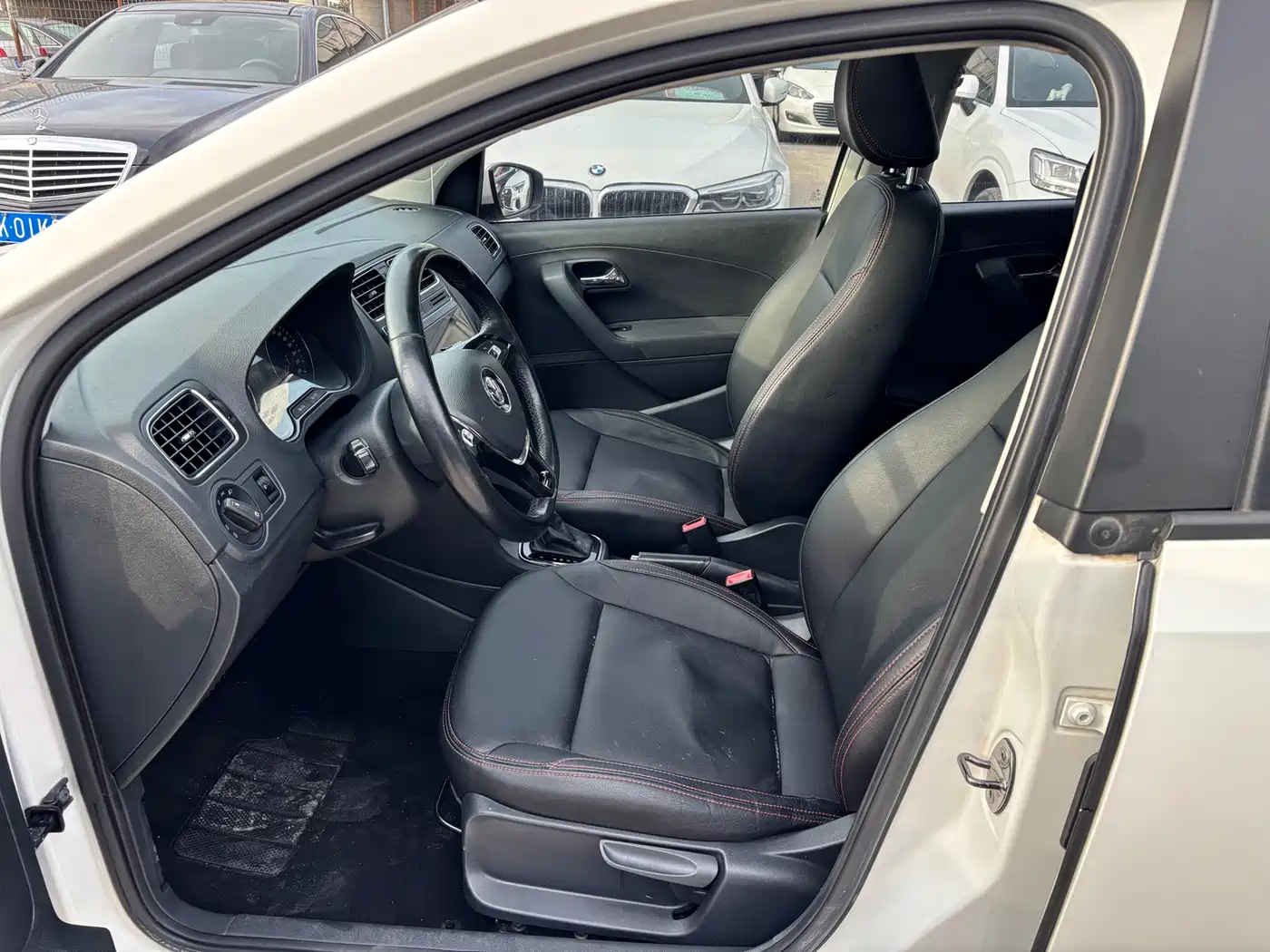 Volkswagen Polo 2016 1.6L Automatic Comfort фото 7