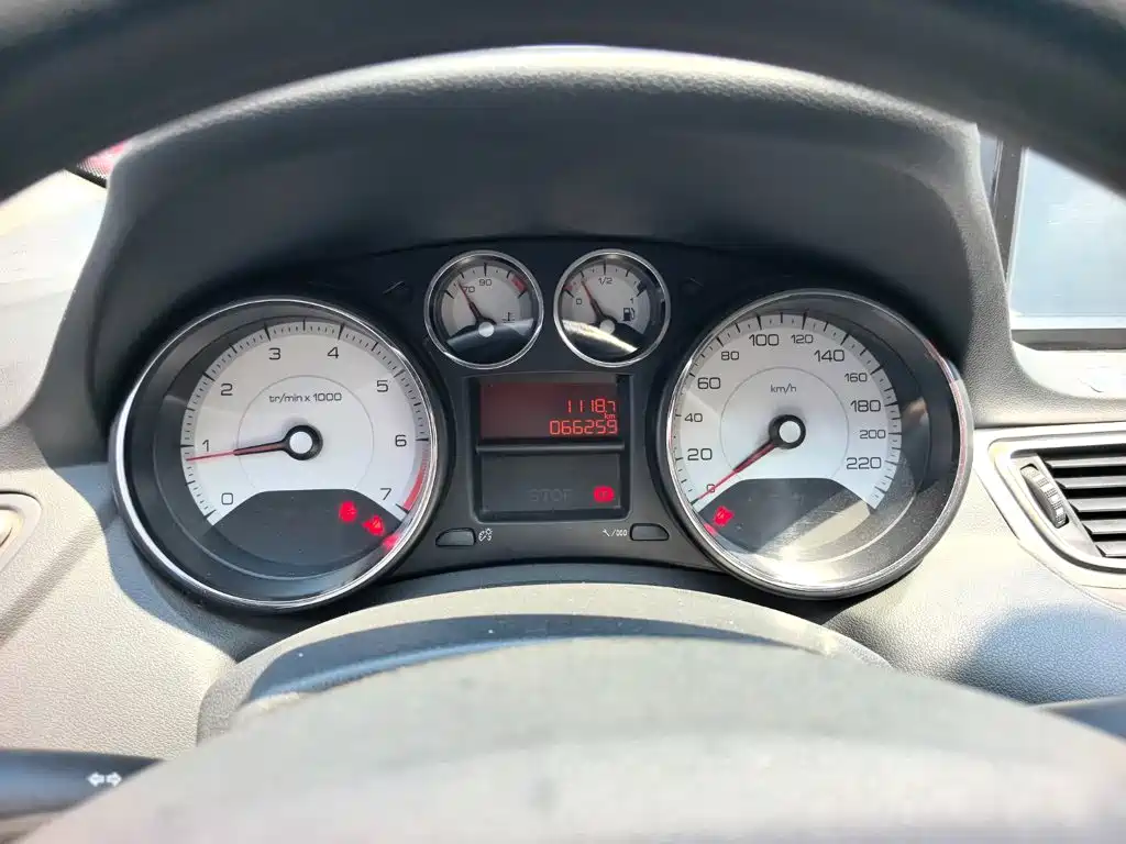 Peugeot 308 2013 2013 Model 1.6L Manual Superior Style