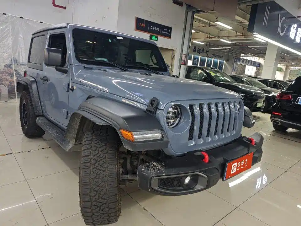Фото 2 - Jeep Wrangler