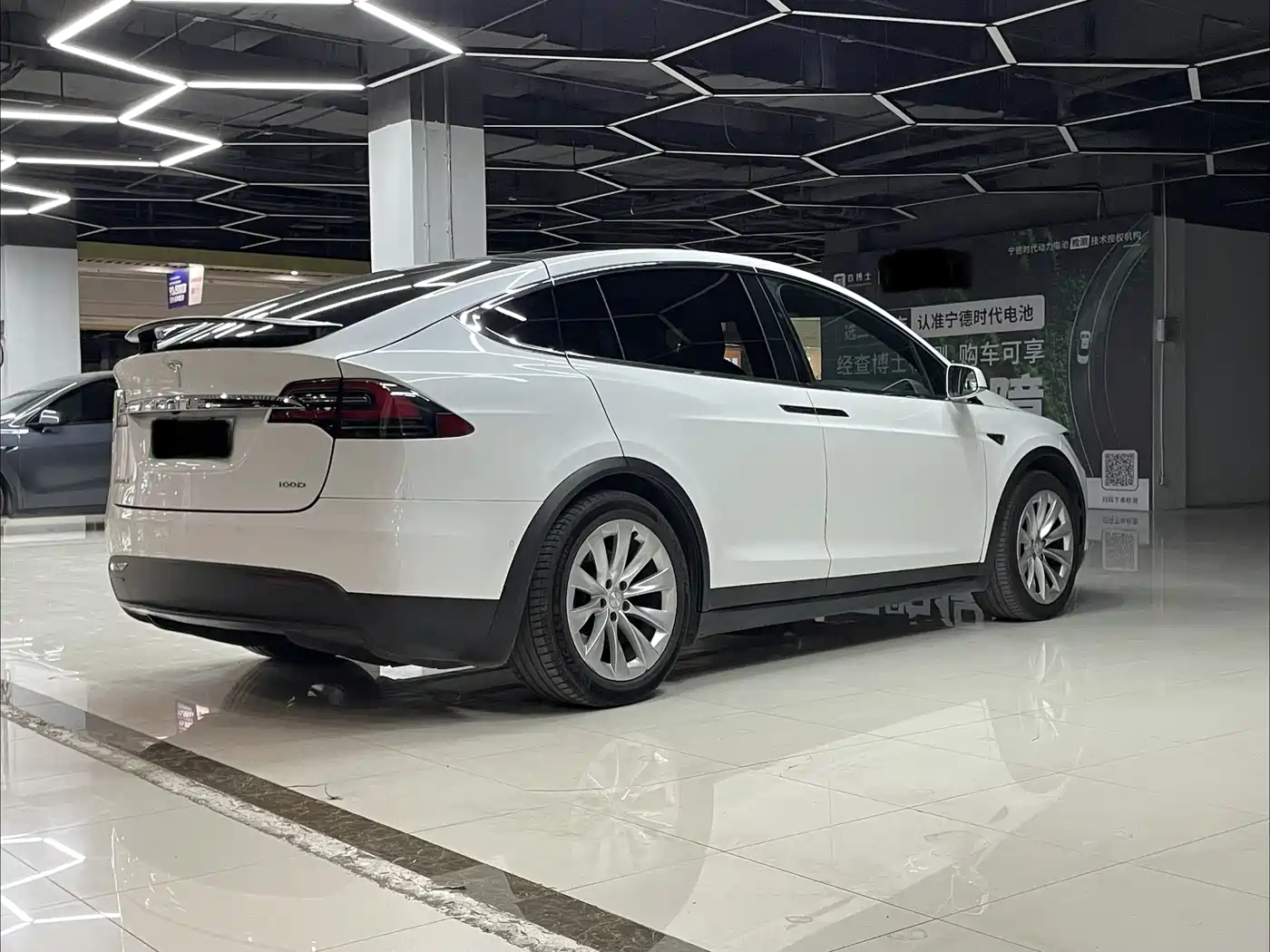 TESLA MODEL X