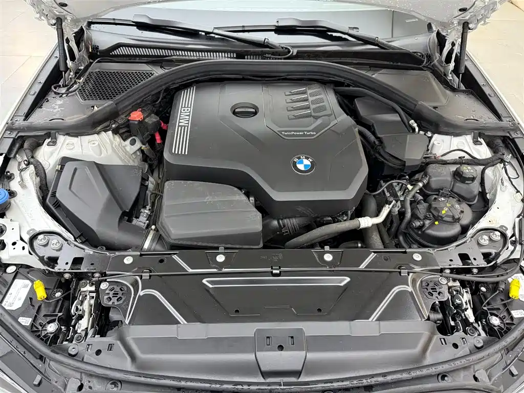 BMW 3 Series 2025 330i M Sport Night Edition фото 16