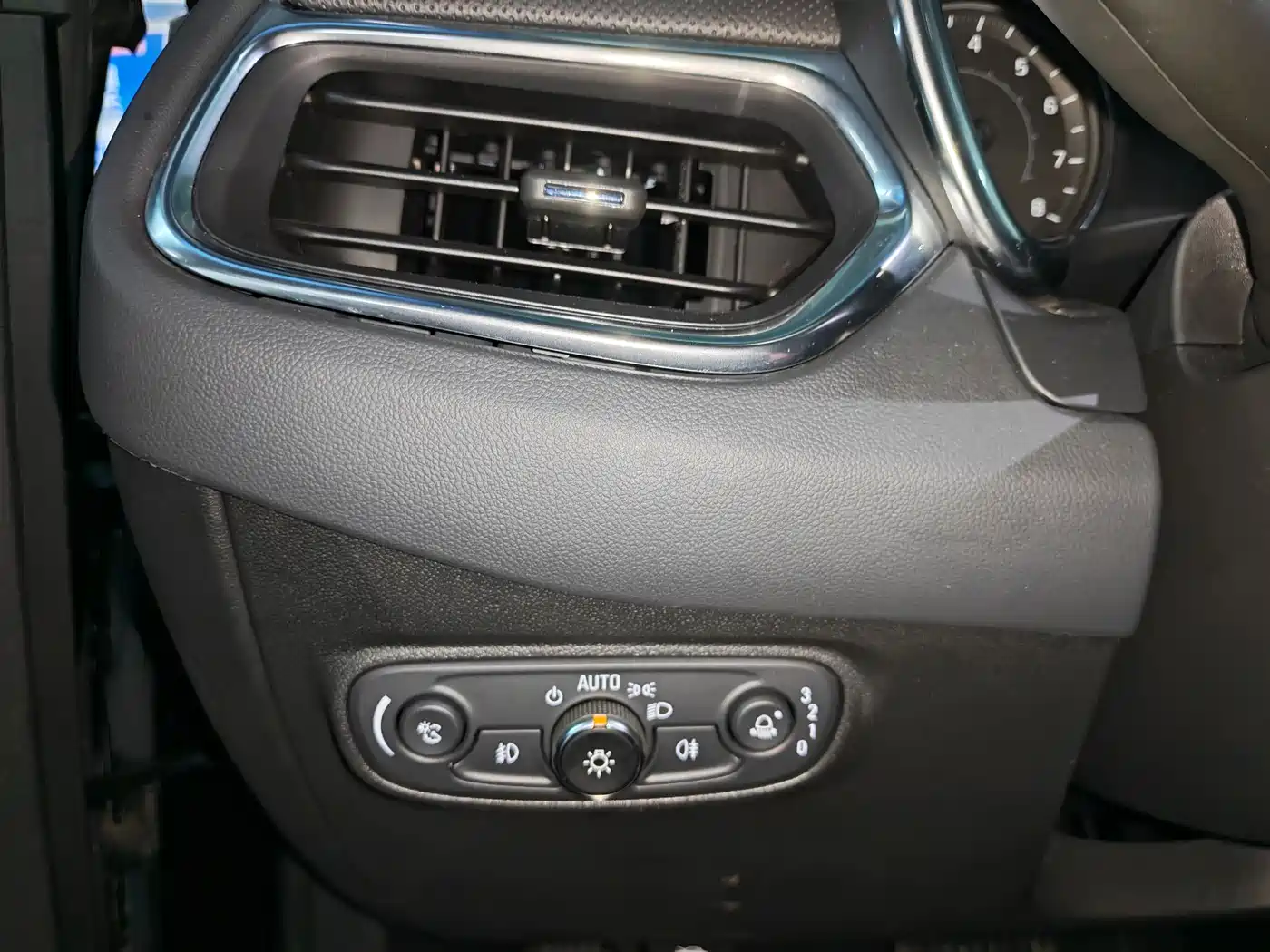 Chevrolet Equinox 2021 535T Frontier Edition фото 15