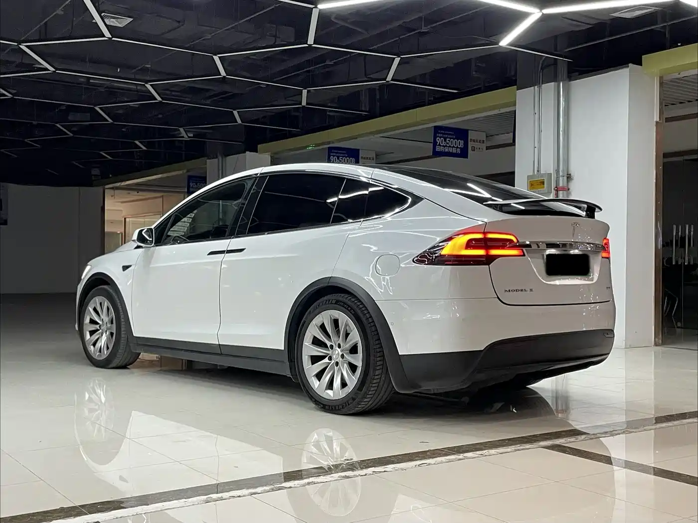TESLA MODEL X