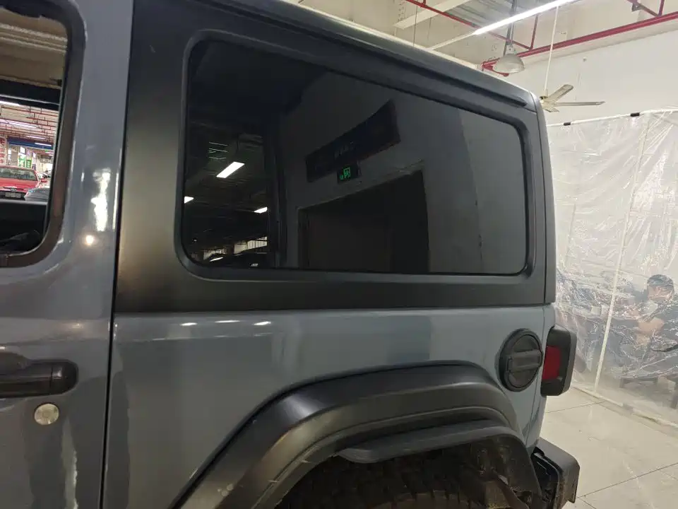 Фото 6 - Jeep Wrangler