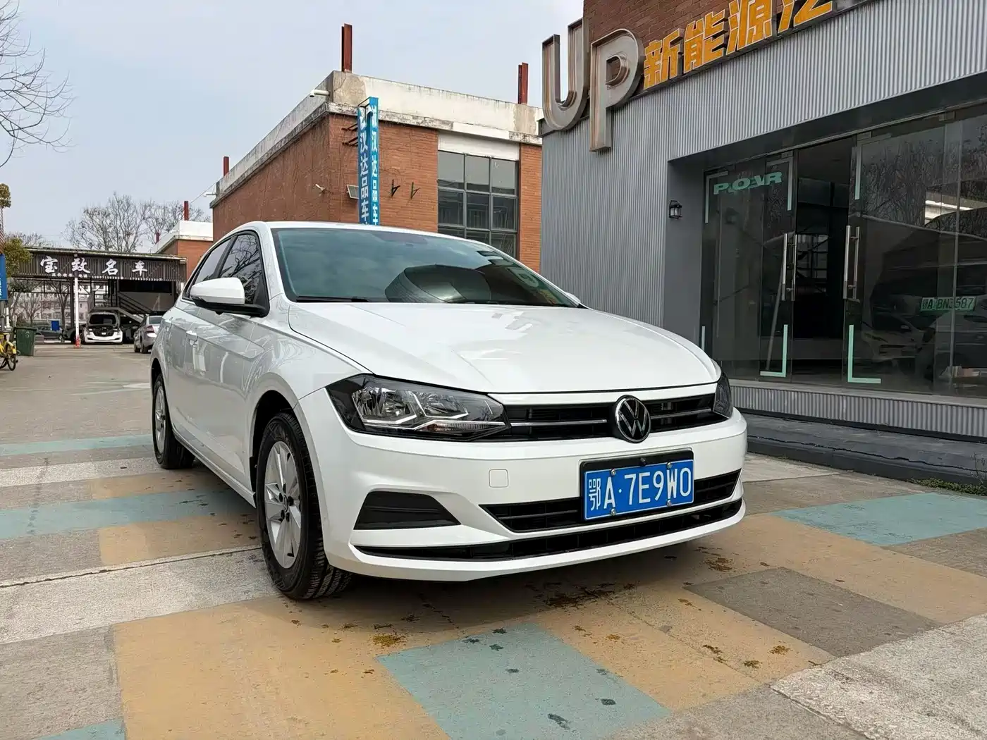 VOLKSWAGEN POLO