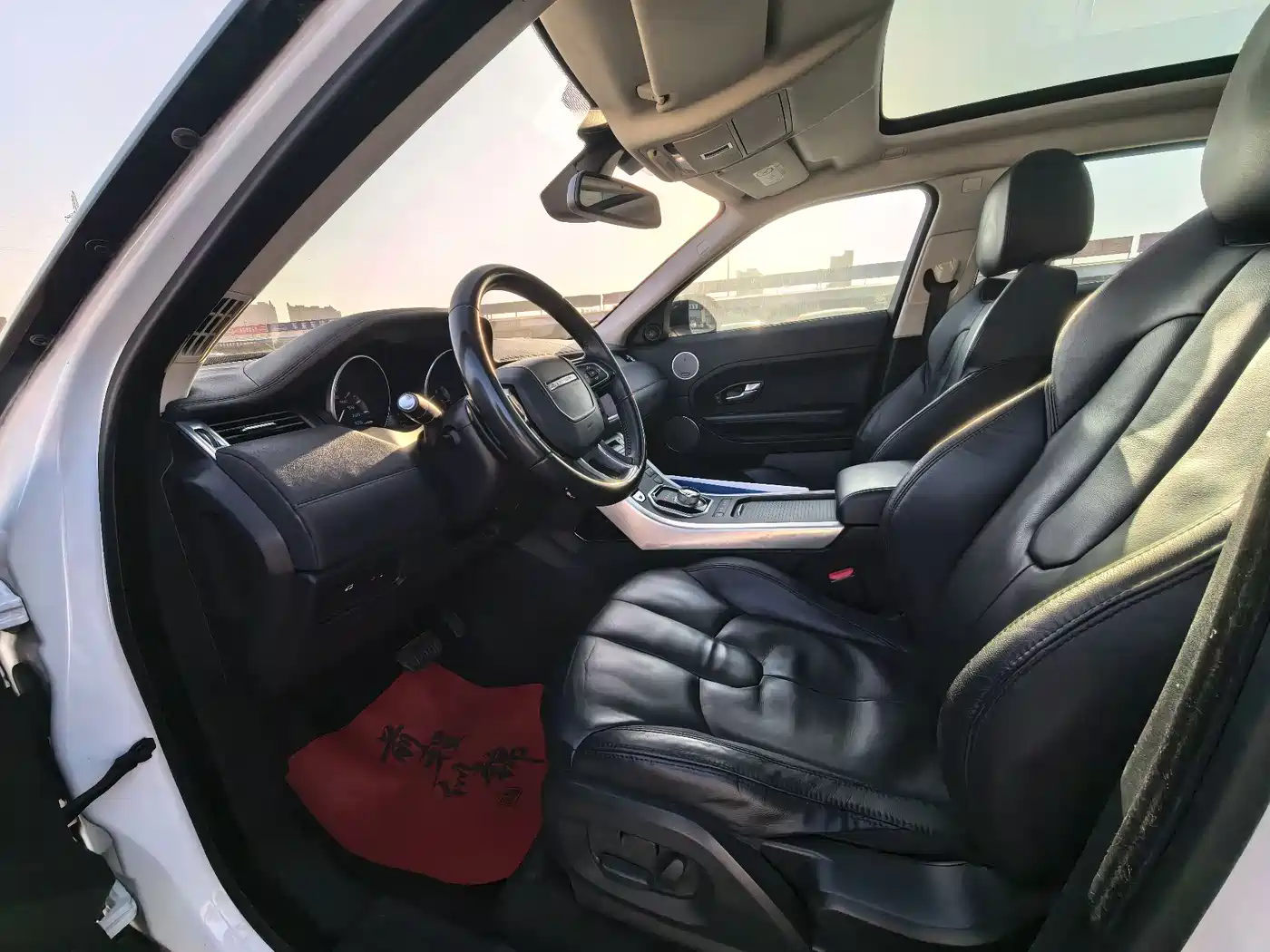 Land Rover Range Rover Evoque (Import) 2014 2.0T 5-door Brilliance Premium фото 6