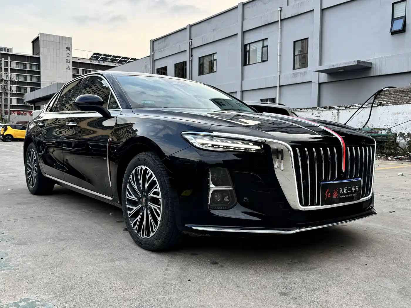 Hongqi H5 2025 2.0T Automatic Flag Celebration 500,000 Units Anniversary Edition фото 3