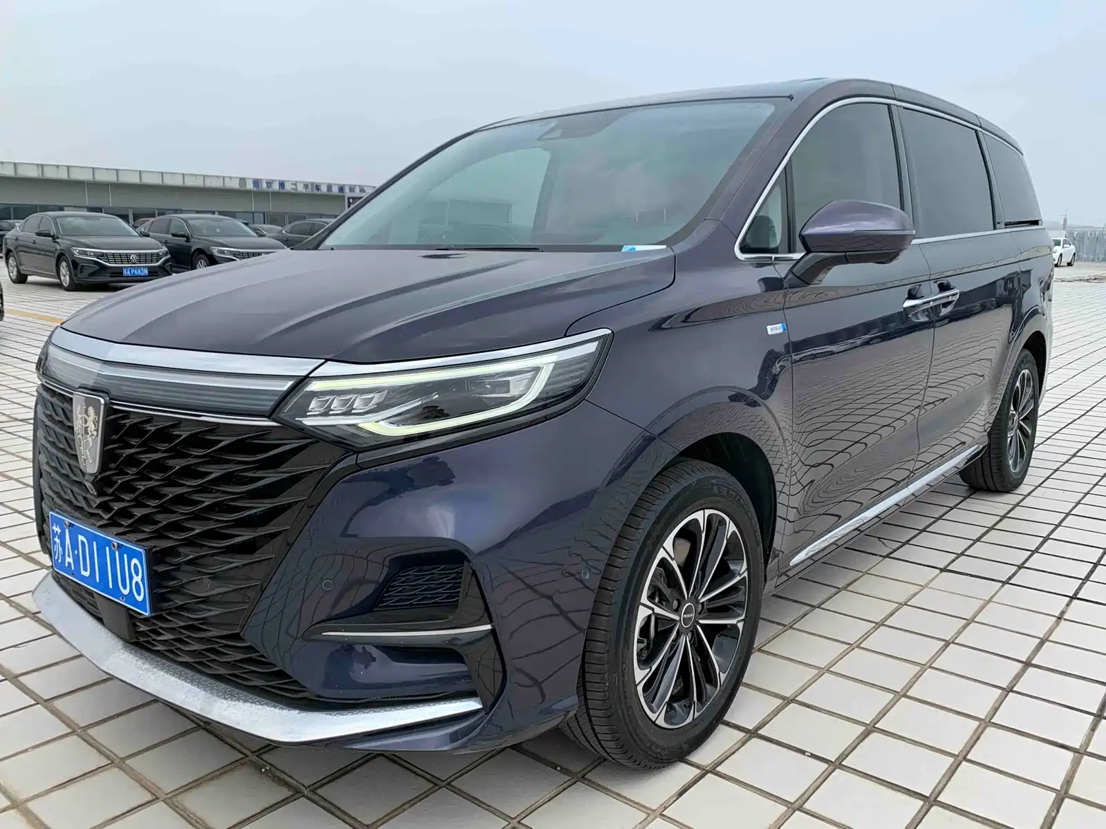 Фото 1 - Roewe iMAX8