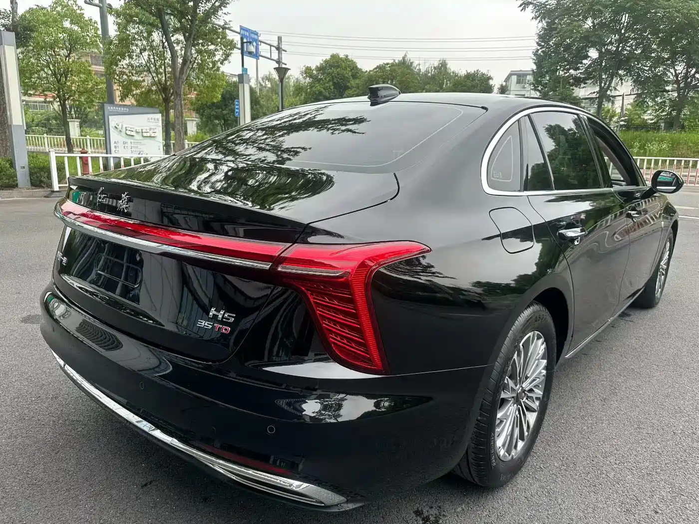 Hongqi H5 2024 1.5T DCT Smart Connect Flag Rhythm Edition фото 7
