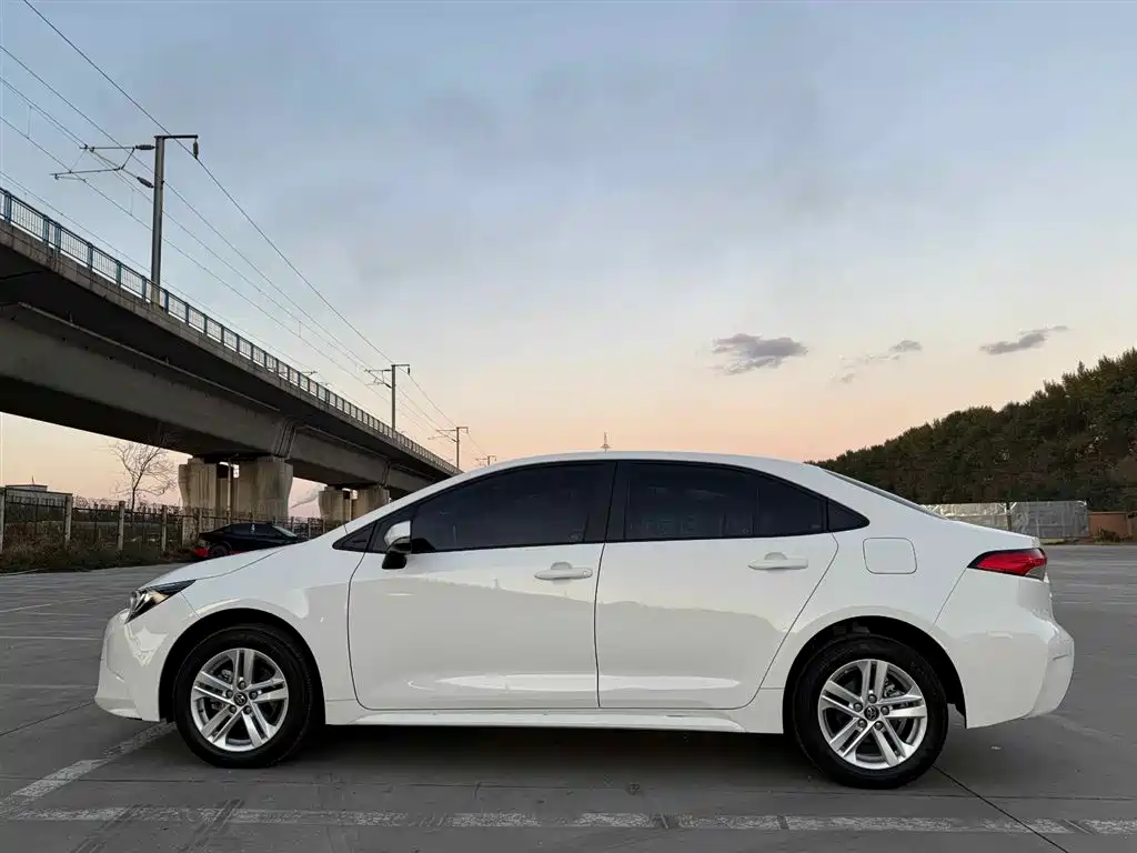 Toyota Levin 2022 185T CVT Luxury Edition фото 2