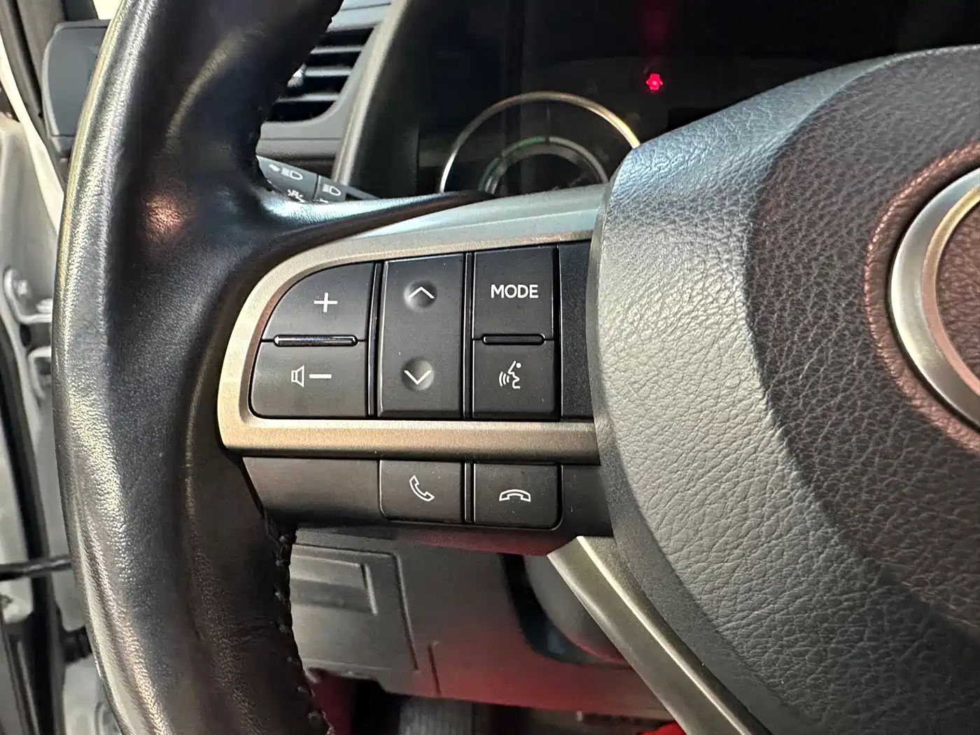 Lexus LM 2020 300h 4-Seat Imperial Edition фото 16