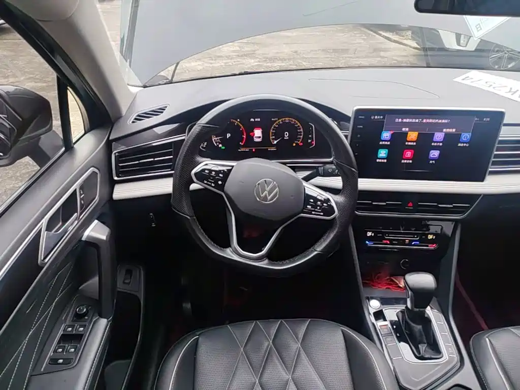 Фото 11 - Volkswagen Tiguan L