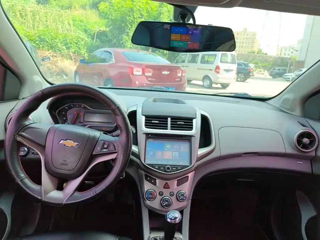 Chevrolet Aveo 2015 2014 Sedan 1.4SE MT Joy Edition