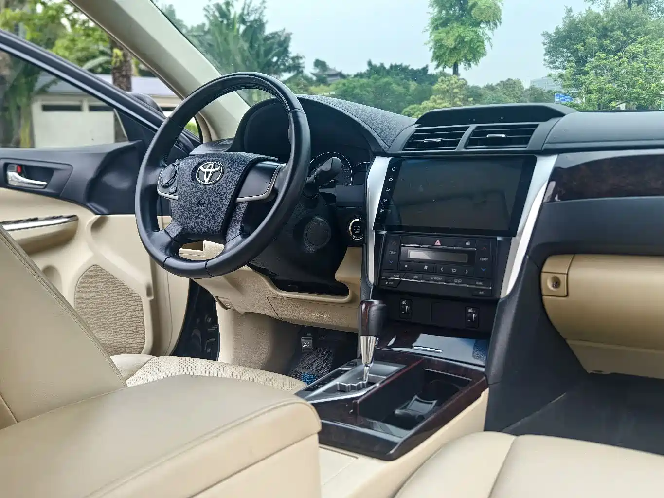 Toyota Camry 2015 2.0G Leading Edition фото 13