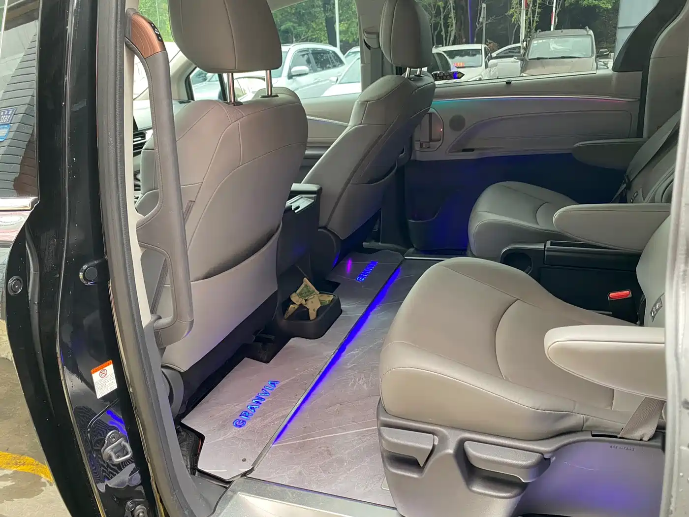 Toyota Granvia 2024 2.5L Hybrid Comfort фото 6