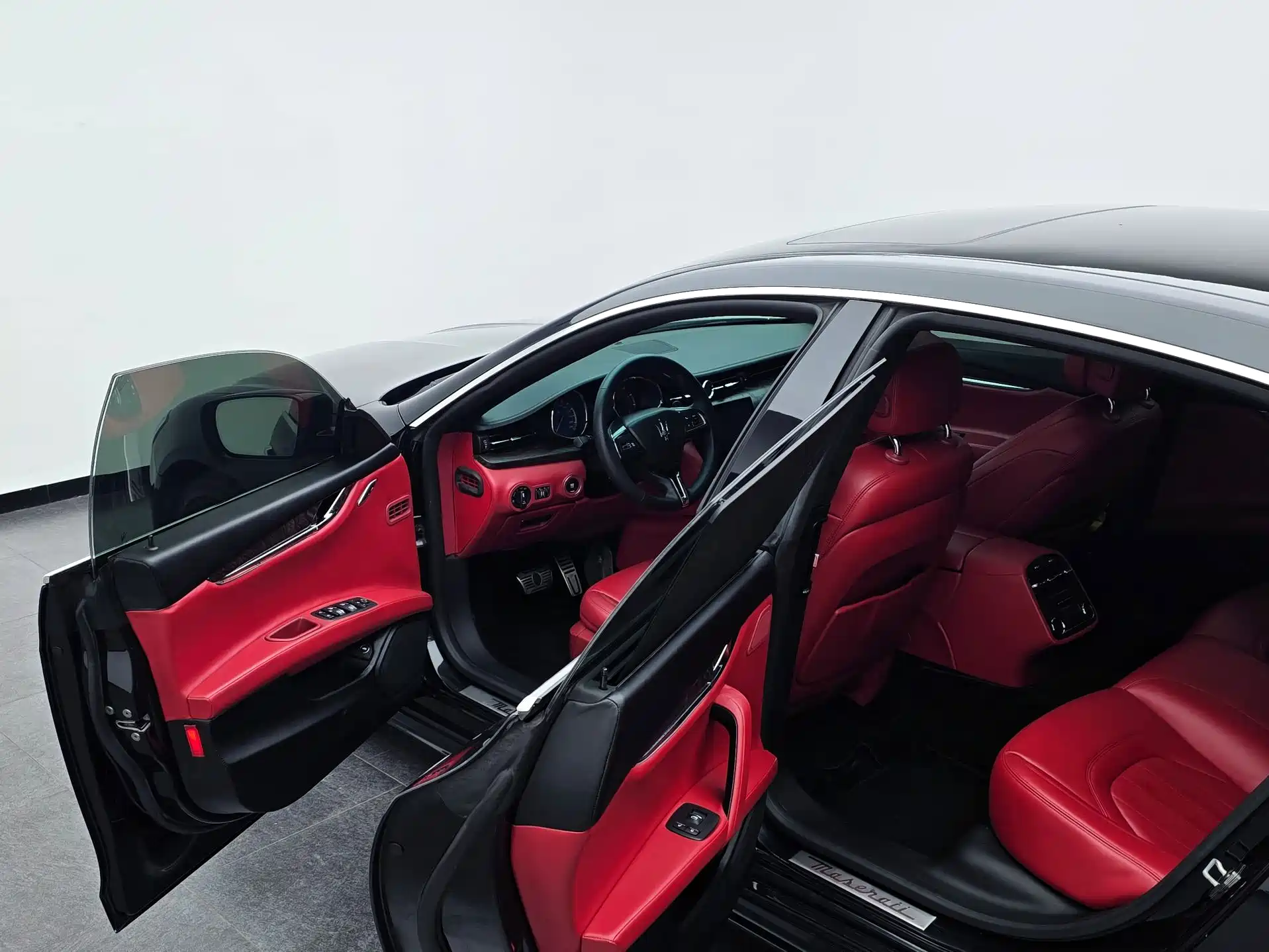 Photo 15 - Maserati Quattroporte