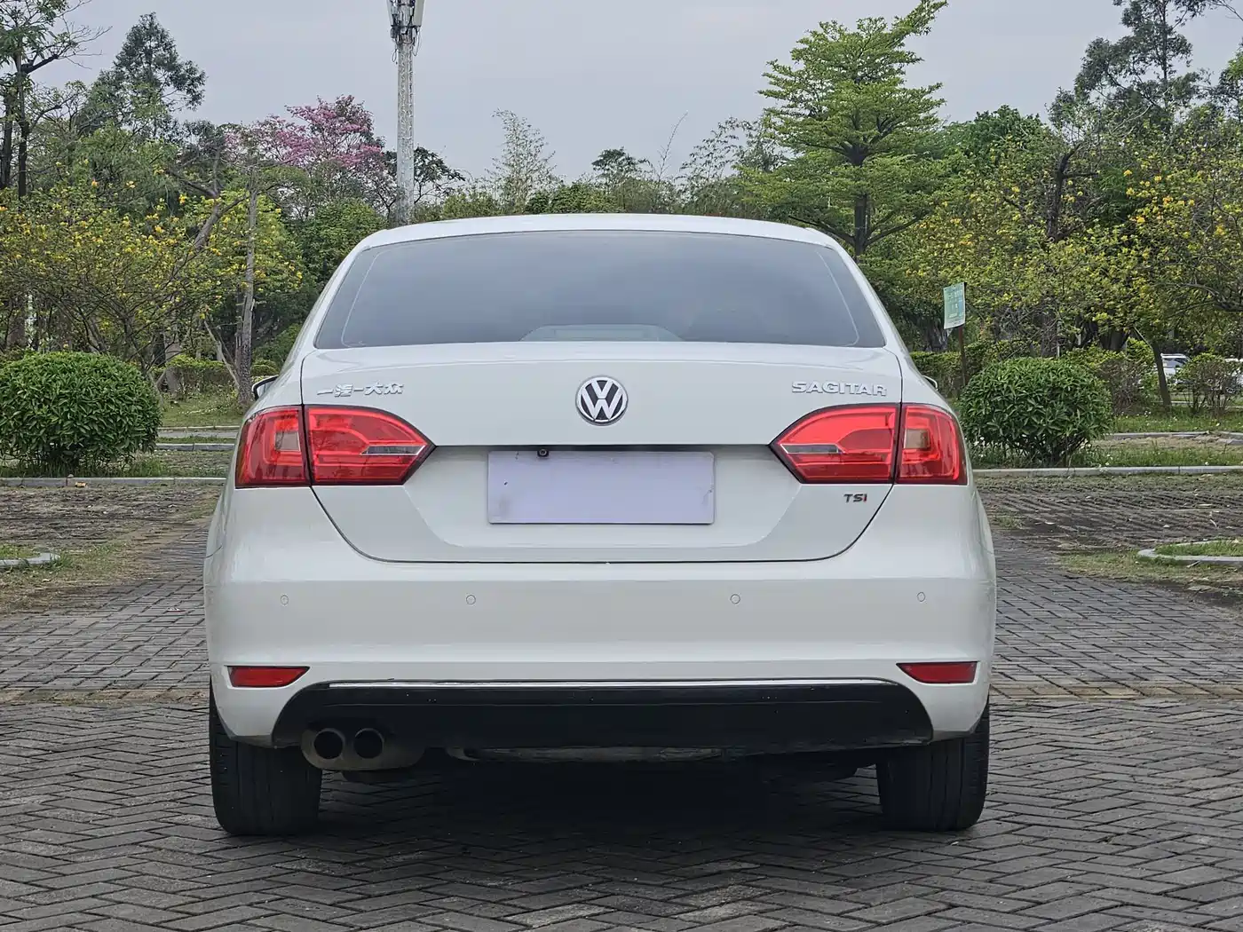 Volkswagen Sagitar 2012 1.4TSI Automatic Luxury фото 11