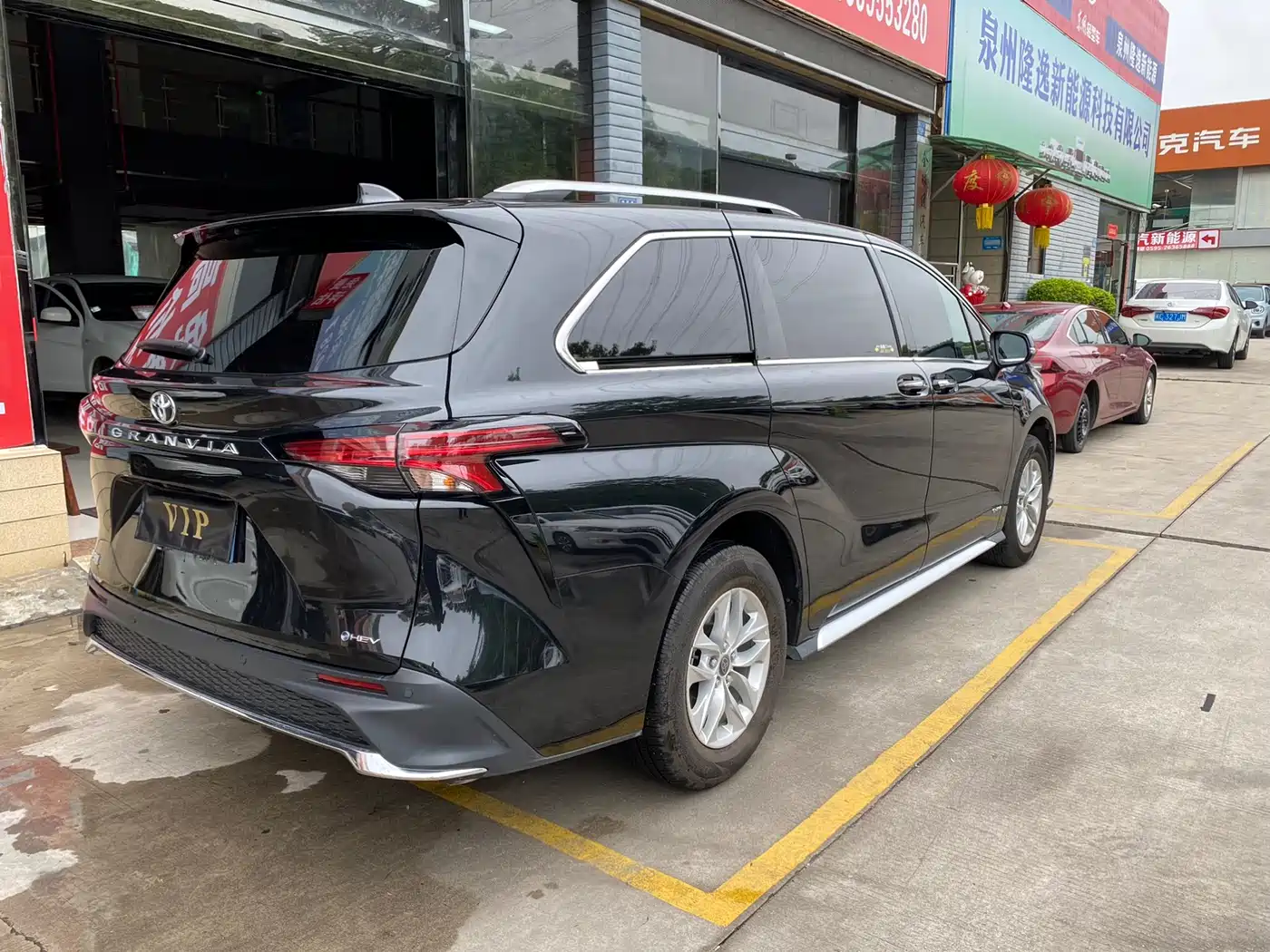 Toyota Granvia 2024 2.5L Hybrid Comfort фото 2