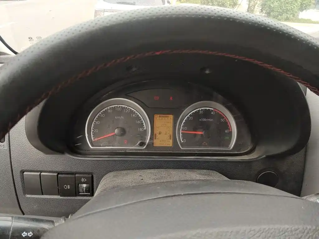 Dongfeng Yufeng Yufeng 2022 2021 2.3T Power King FWD Logistics Vehicle Short Wheelbase Medium Roof 5-9 Seats China VI M9T